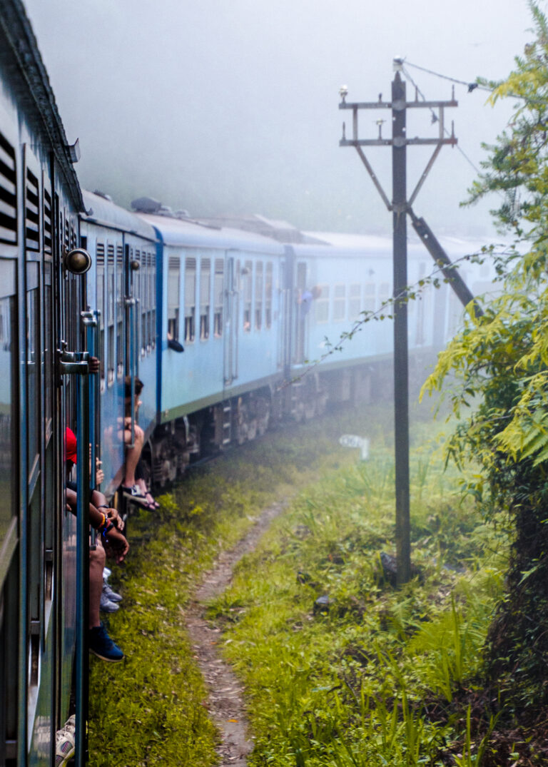 travel by train sri lanka